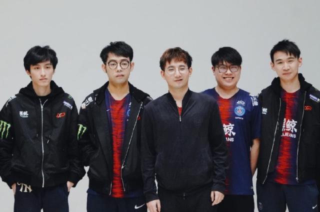 来更多令人 来更多令人