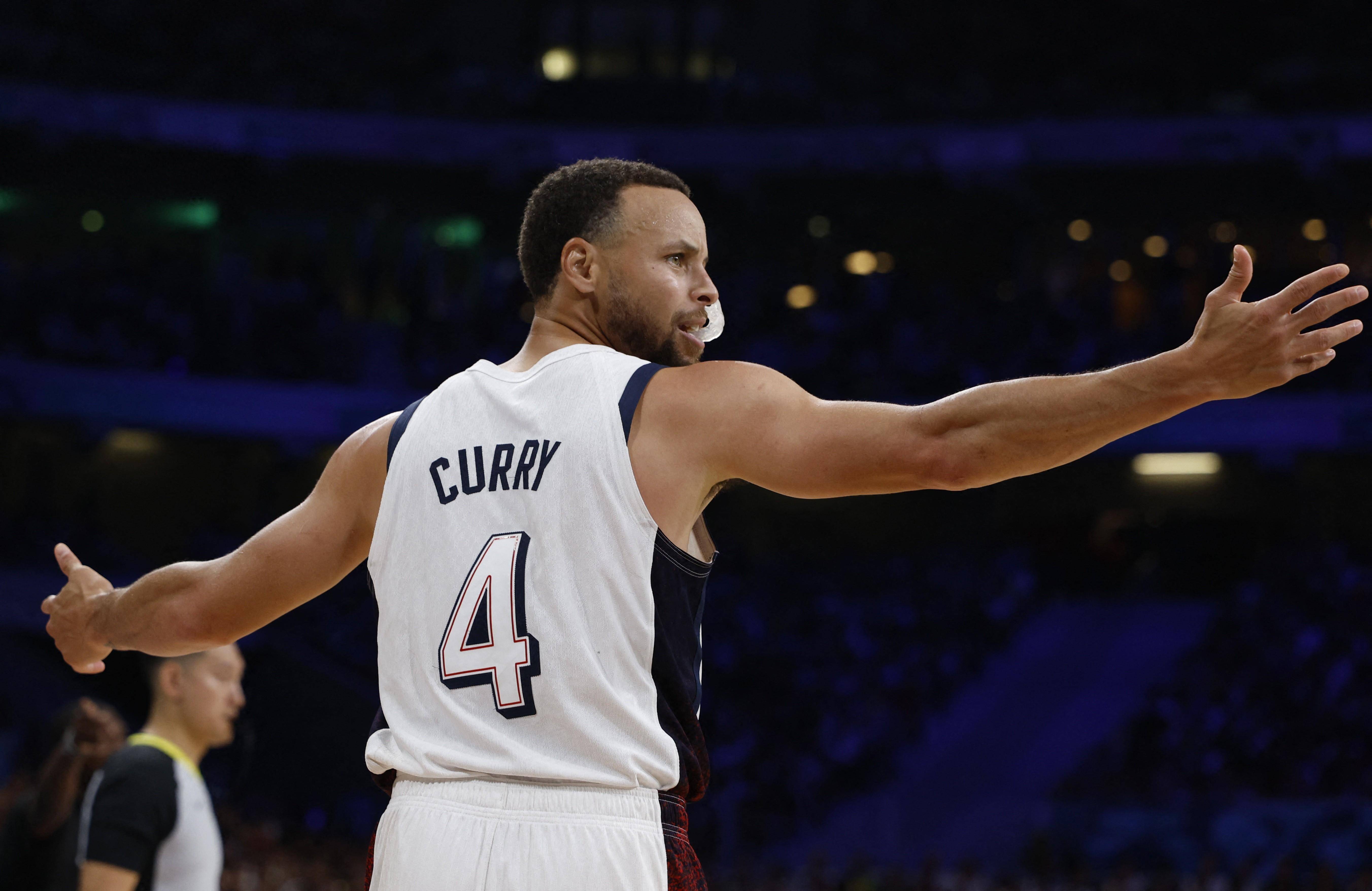 助裁判做出 助裁判做出